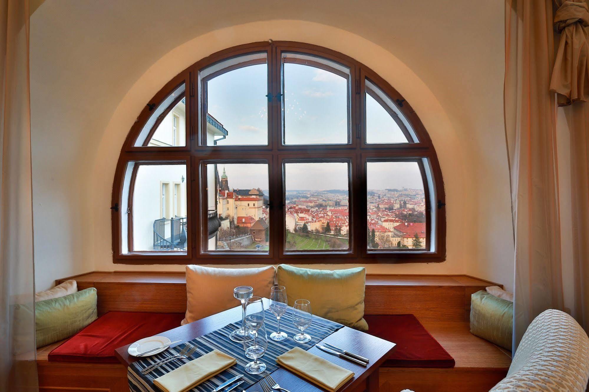 Pro slavnostní večer ladíme menu s odborníky z hotelu Questenberk a restaurace Na Pekle